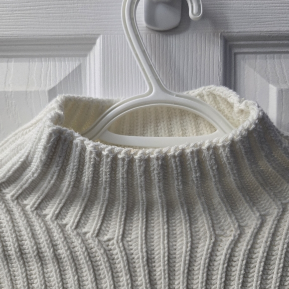 Gap Sweater - Picture 4 of 4